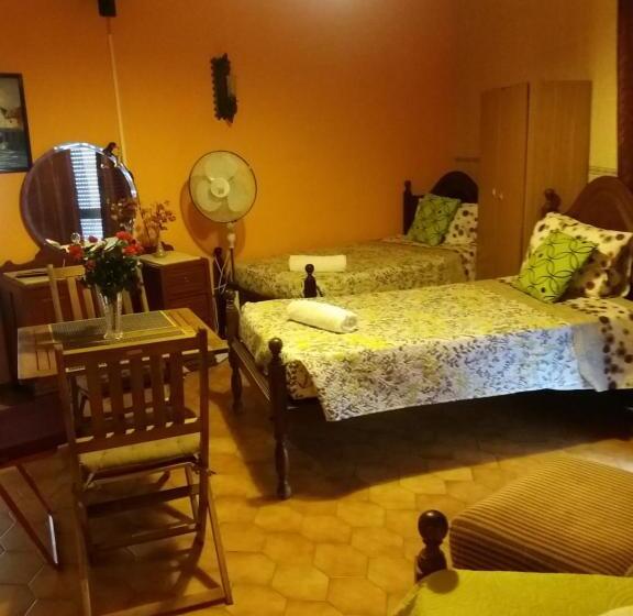 Family Room, Guest House Pacifica