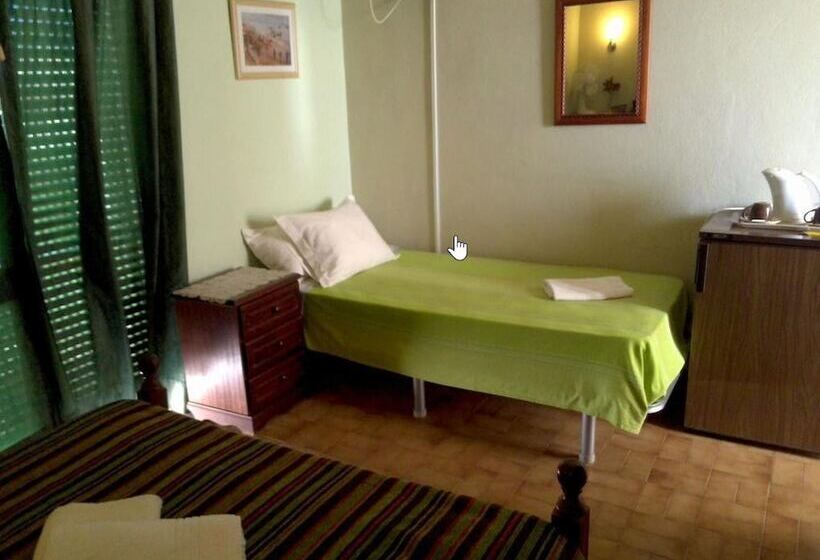 חדר משפחתי, Guest House Pacifica