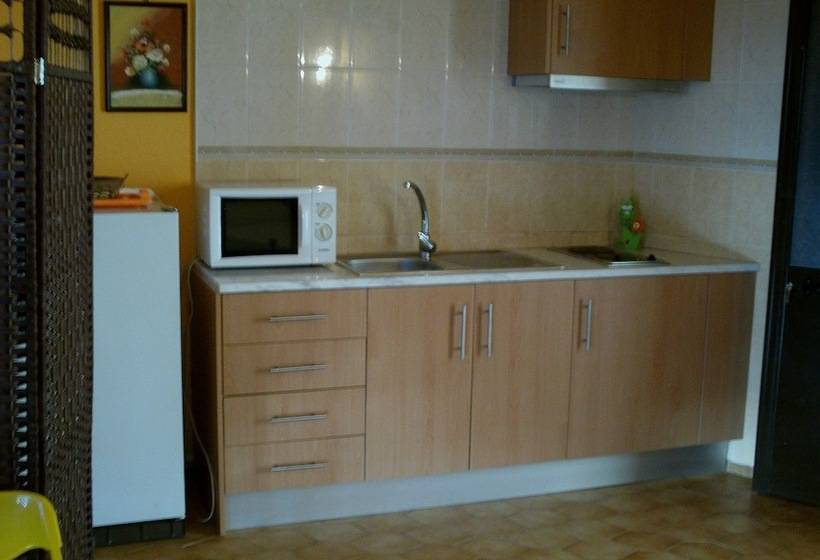 חדר משפחתי, Guest House Pacifica