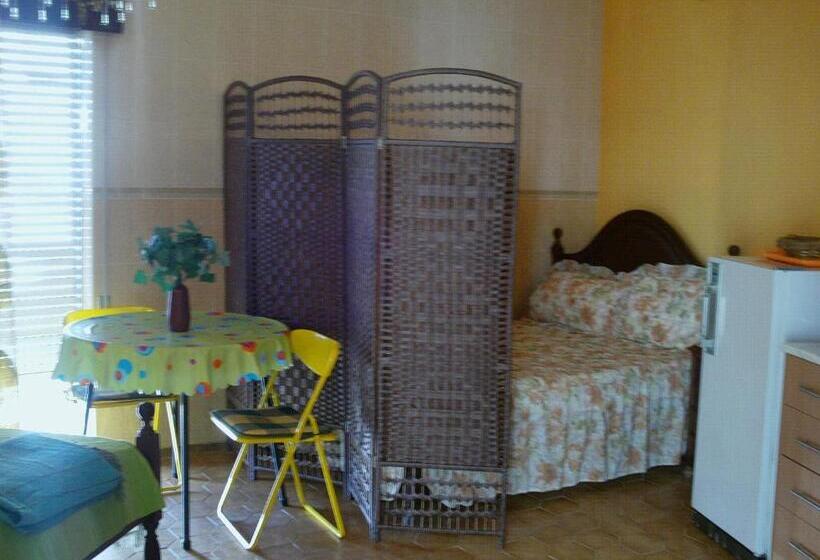 חדר משפחתי, Guest House Pacifica