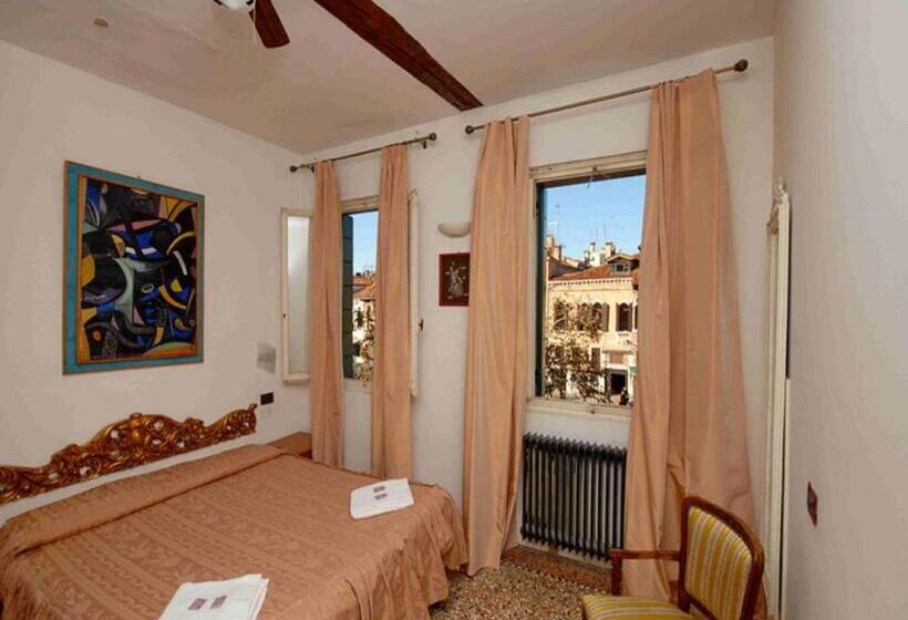 اتاق استاندارد سه نفره, Antico Capon