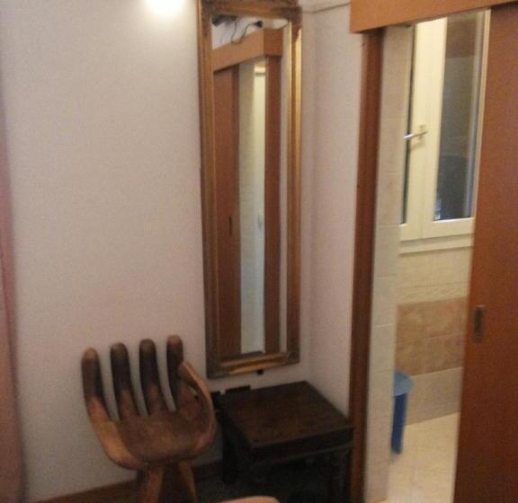 اتاق استاندارد سه نفره, Antico Capon