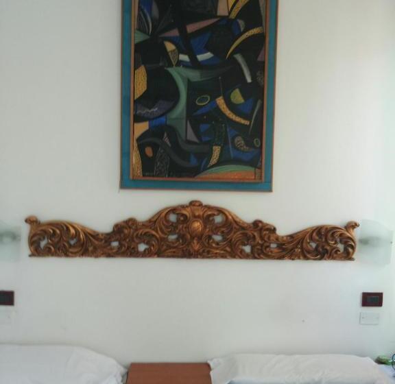 اتاق استاندارد سه نفره, Antico Capon