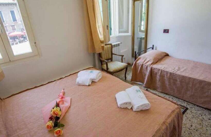 اتاق استاندارد سه نفره, Antico Capon