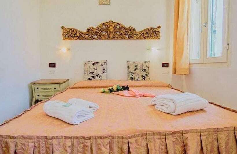 اتاق استاندارد سه نفره, Antico Capon