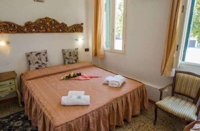 اتاق استاندارد سه نفره, Antico Capon