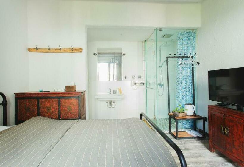 스탠다드 싱글 룸, Hidden