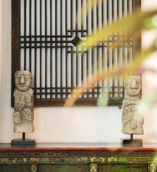 스탠다드 룸, Hidden