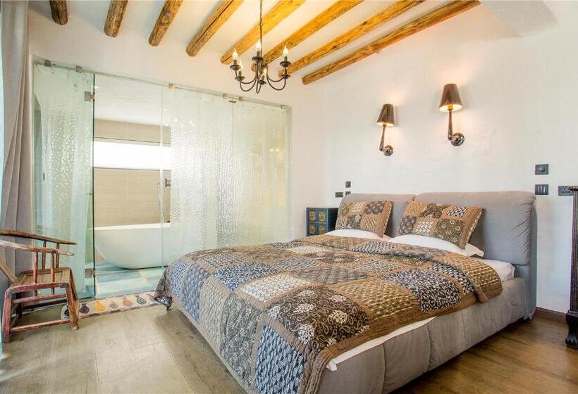 디럭스 룸, Hidden