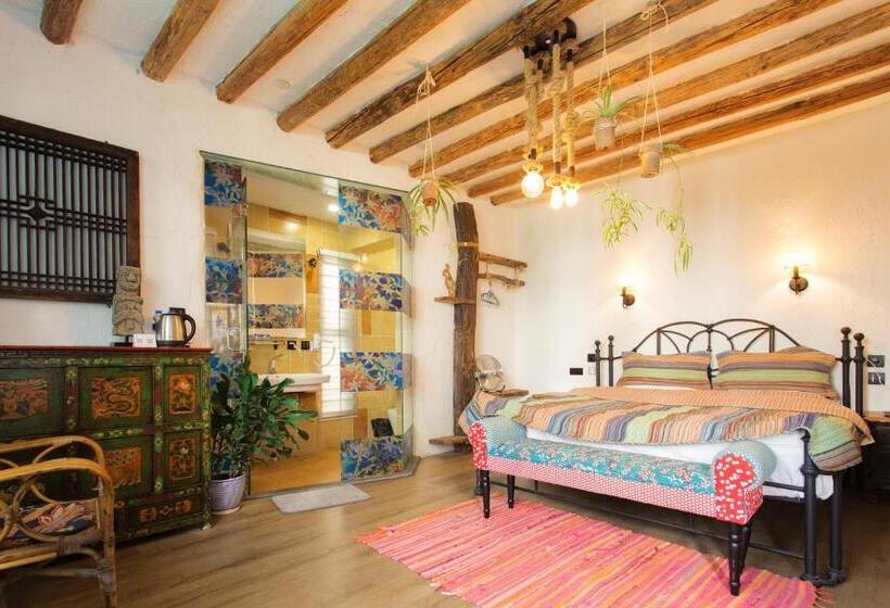 스탠다드 룸, Hidden