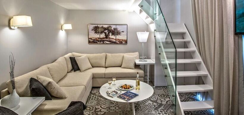 2 Bedrooms Suite Sea View, Swell Boutique