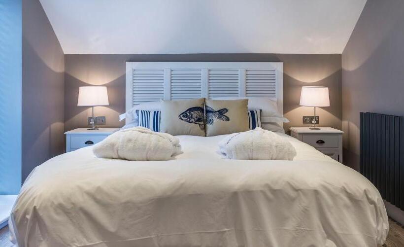 Suite, The Beach