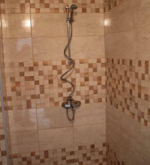 اتاق استاندارد یک نفره, Tiara