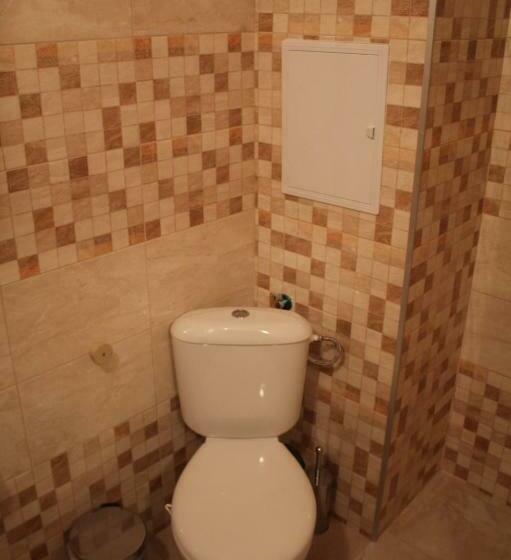 اتاق استاندارد یک نفره, Tiara