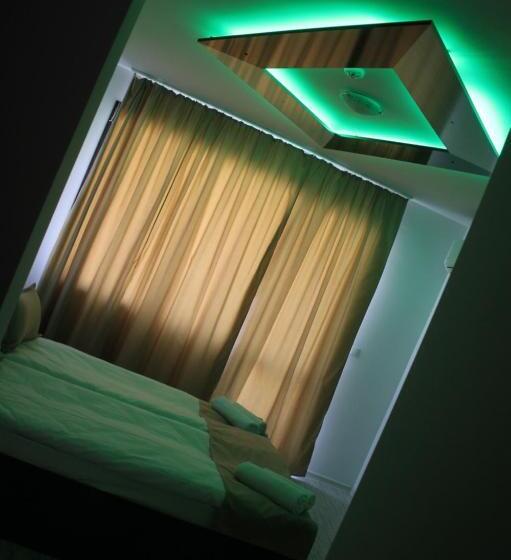 اتاق استاندارد با بالکن, Tiara