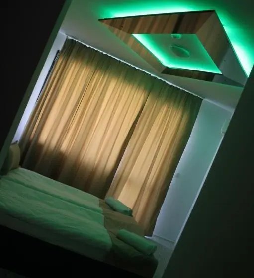 اتاق استاندارد با بالکن, Tiara