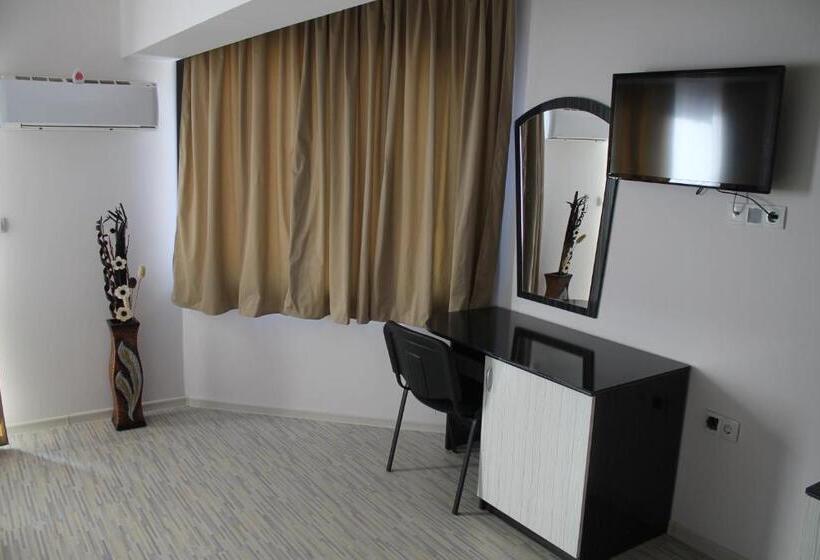 اتاق استاندارد با بالکن, Tiara