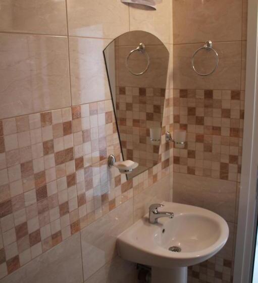 اتاق استاندارد با بالکن, Tiara