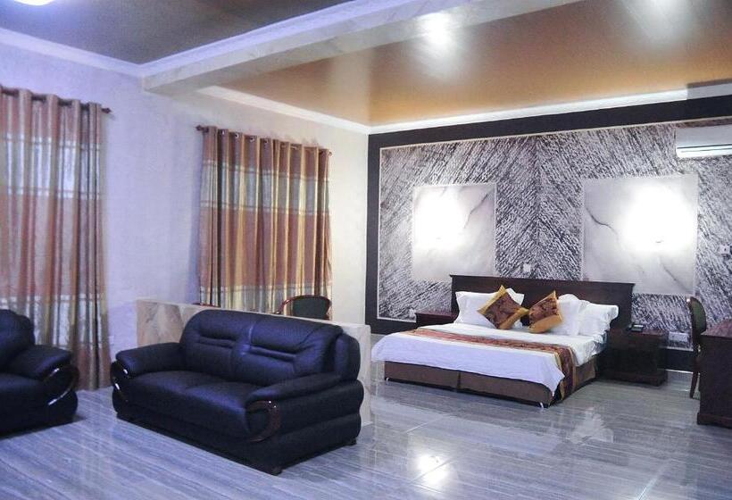 Номер Deluxe, Tomreik