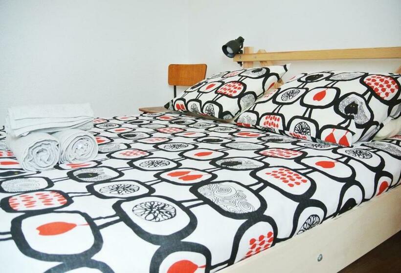 バス共有のスタンダードルーム, Nazaré Hostel   Rooms & Dorms