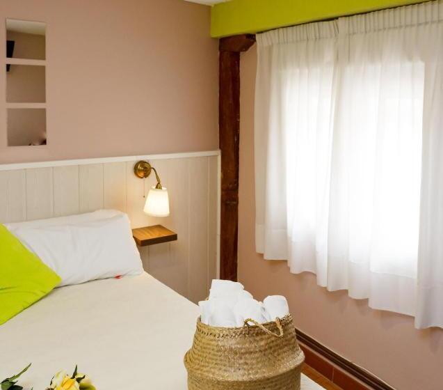 اتاق استاندارد با سرویس بهداشتی مشترک, Pensión Úbeda