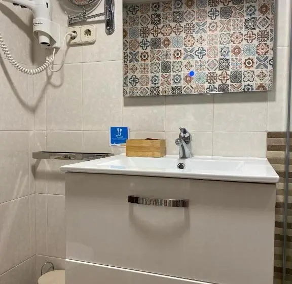 Standard Yhden Hengen Huone, Pensión Úbeda