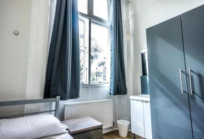 اتاق استاندارد با سرویس بهداشتی مشترک, Sandeman Allen Hostel