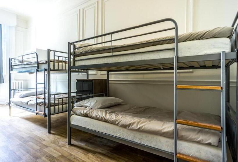 اتاق استاندارد چهارنفره با سرویس بهداشتی مشترک, Sandeman Allen Hostel