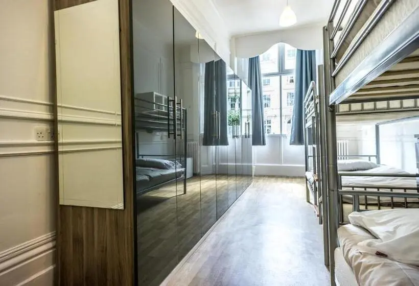 اتاق استاندارد چهارنفره با سرویس بهداشتی مشترک, Sandeman Allen Hostel