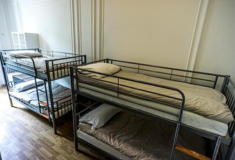 اتاق استاندارد چهارنفره با سرویس بهداشتی مشترک, Sandeman Allen Hostel