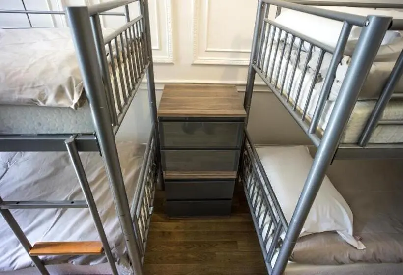 اتاق استاندارد چهارنفره با سرویس بهداشتی مشترک, Sandeman Allen Hostel
