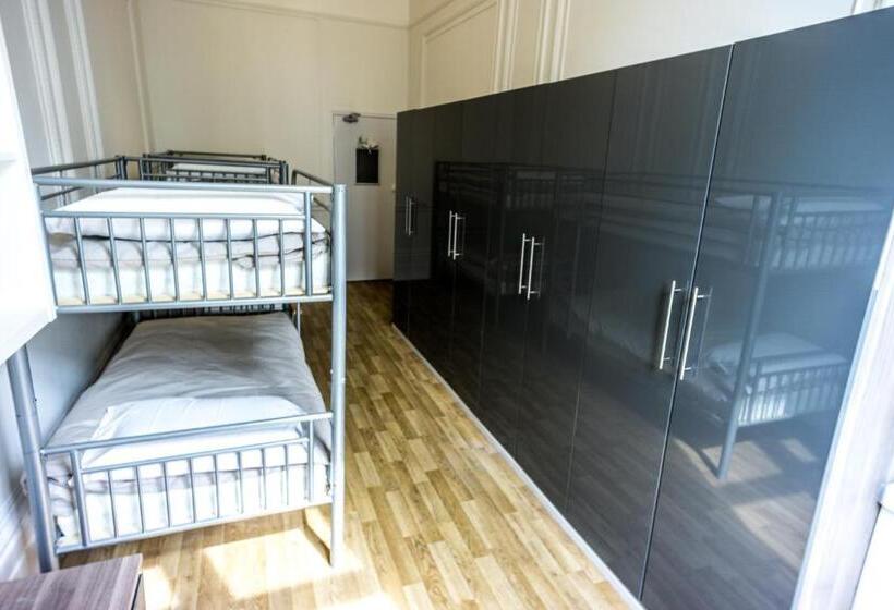 اتاق استاندارد چهارنفره با سرویس بهداشتی مشترک, Sandeman Allen Hostel