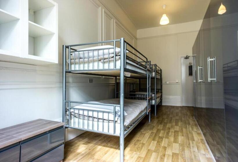 اتاق استاندارد چهارنفره با سرویس بهداشتی مشترک, Sandeman Allen Hostel