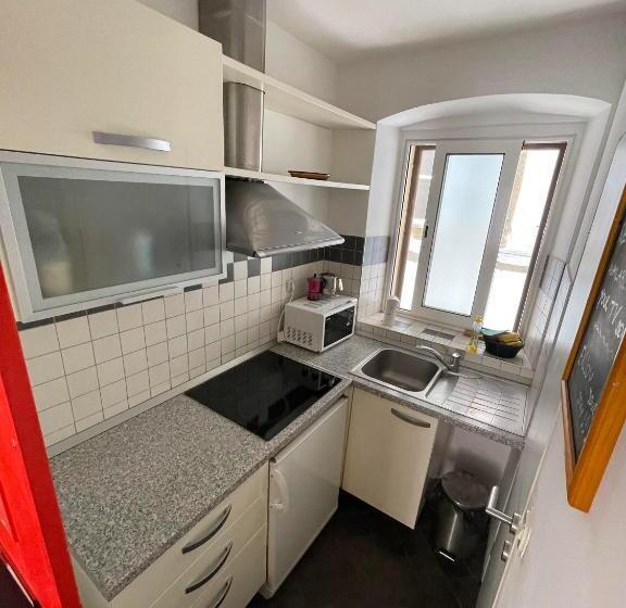 Студия Стандарт, Tequila Bar Hostel