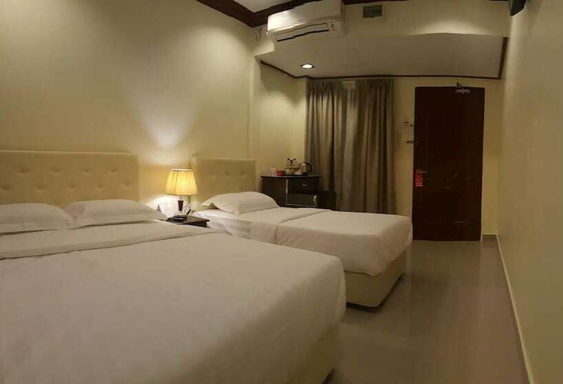 디럭스 트리플 룸, Al Safina Kijal Beach Resort