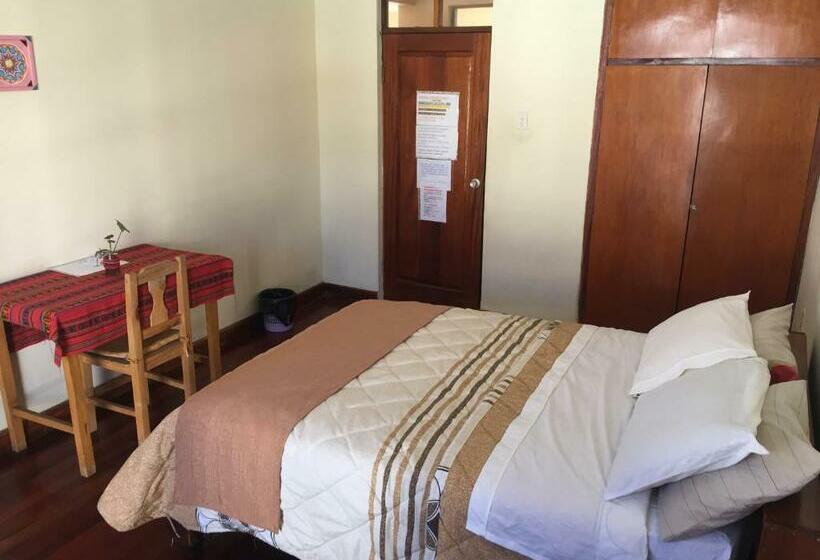 اتاق استاندارد, Spanish Friends