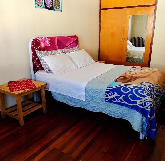 اتاق استاندارد, Spanish Friends