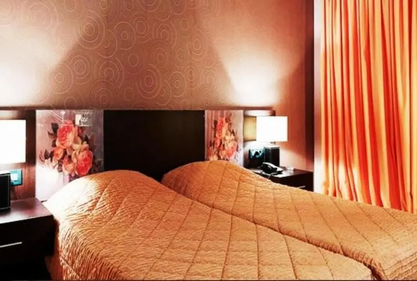 Chambre Familiale, Cezaria