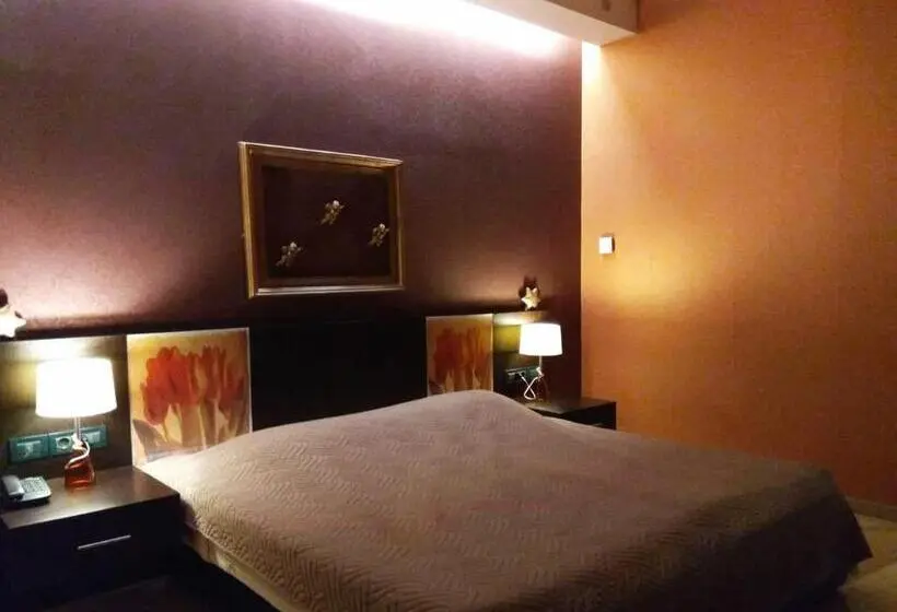 Chambre Deluxe, Cezaria