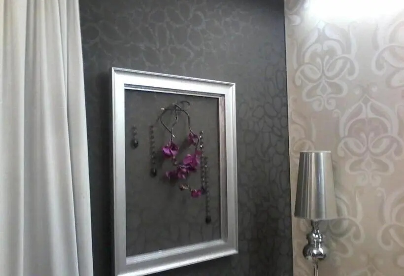 Chambre Deluxe, Cezaria