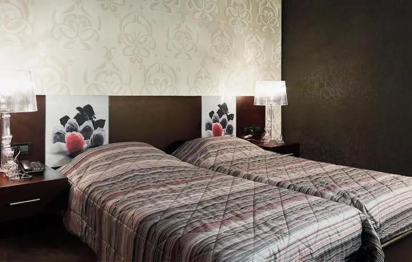 Chambre Deluxe, Cezaria