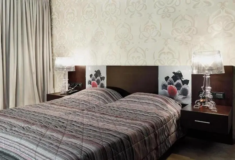 Chambre Deluxe, Cezaria