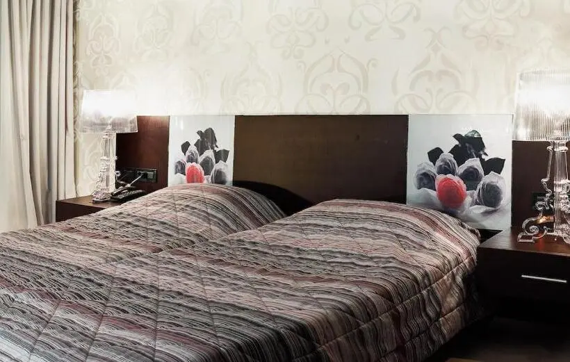 Chambre Deluxe, Cezaria