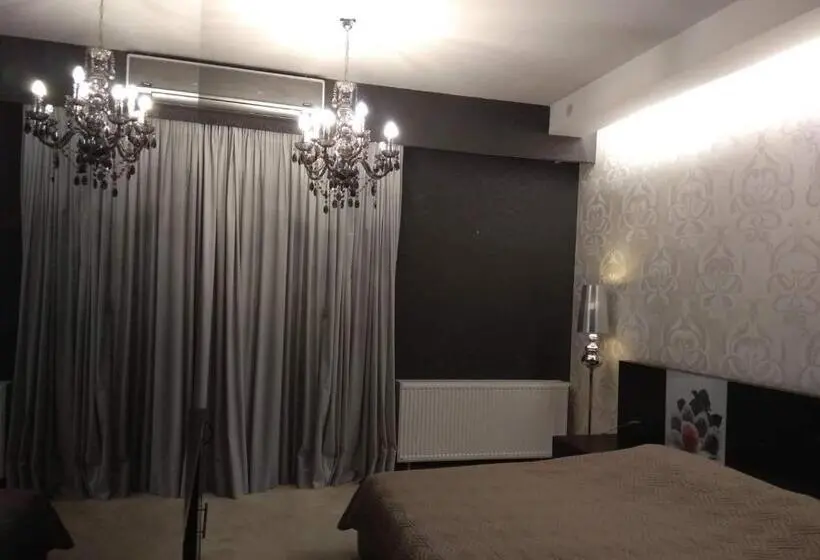 Chambre Deluxe, Cezaria