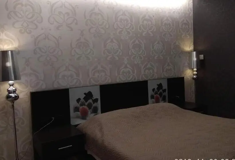 Chambre Deluxe, Cezaria