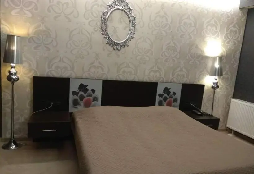 Chambre Deluxe, Cezaria