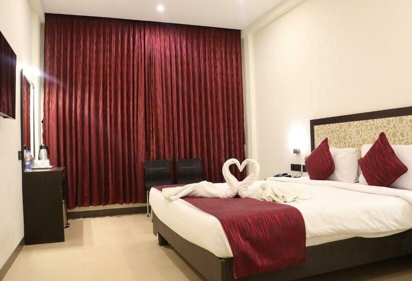 デラックスルーム, Dsr Madhanam Inn