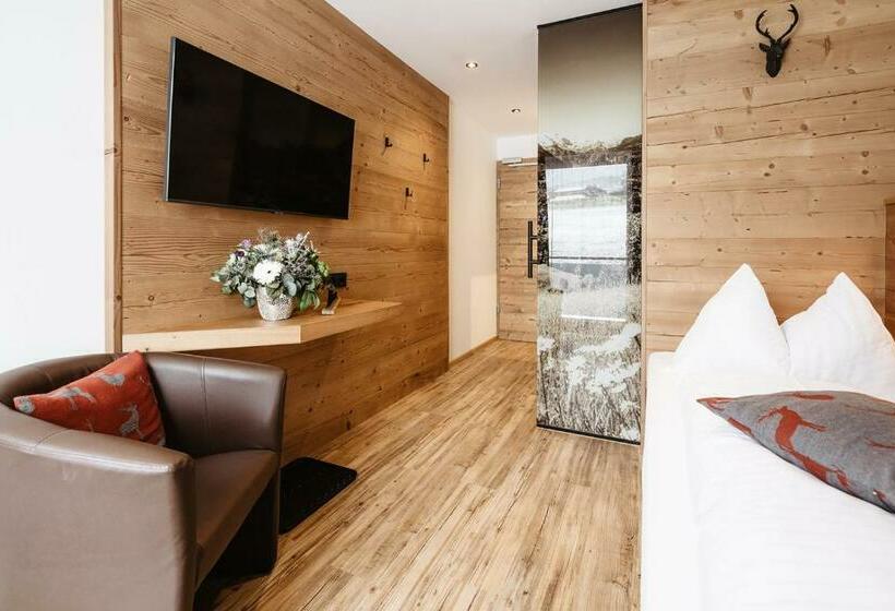 חדר סטנדרט יחיד עם מרפסת, Embacher Sport