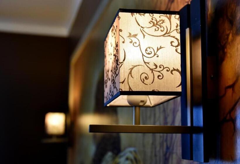 اتاق استاندارد, Gloria