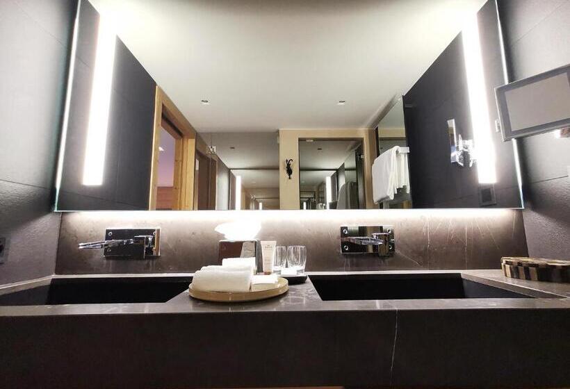 غرفة ديلوكس مطلة على الجبل, Hôtel De Rougemont & Spa